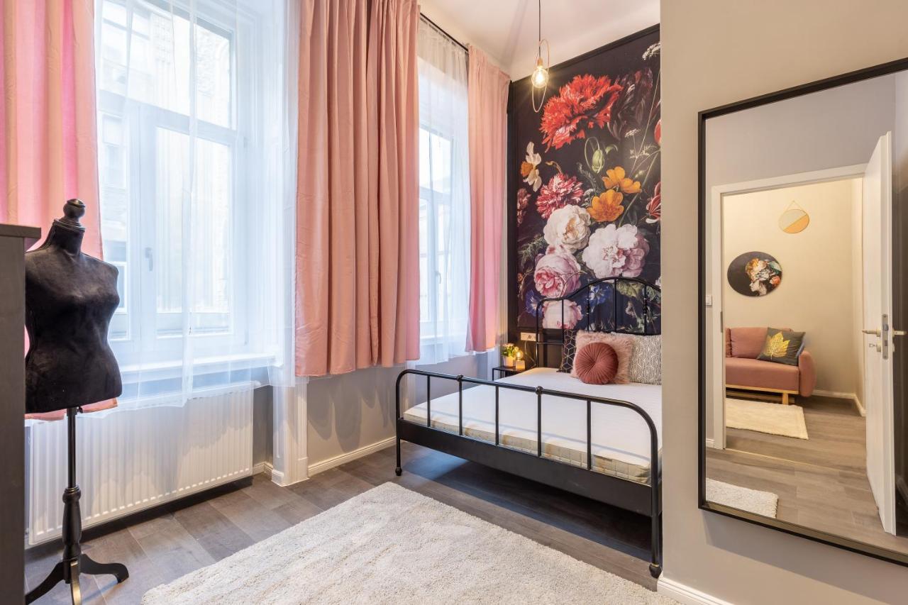 W33 - Prime Location - Comfortable Quality Apartments By Bqa Budapeste Exterior foto